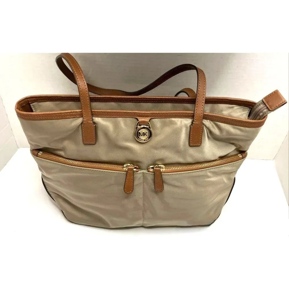 Michael Kors Jet Set Two-tone Leather Tote & Kempton Nylon Neutral Tote 2pc Lot - Picture 6 of 9